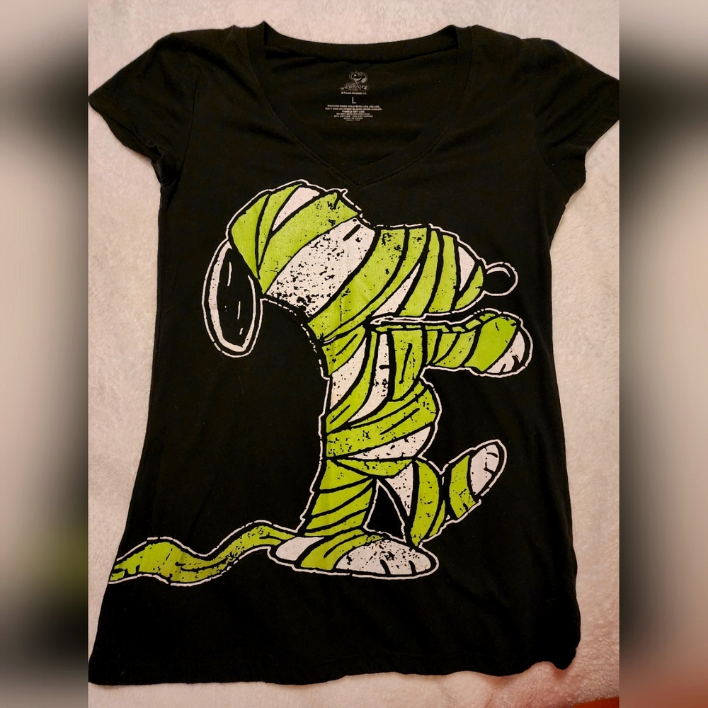 Snoopy Halloween v neck ladies shirt
